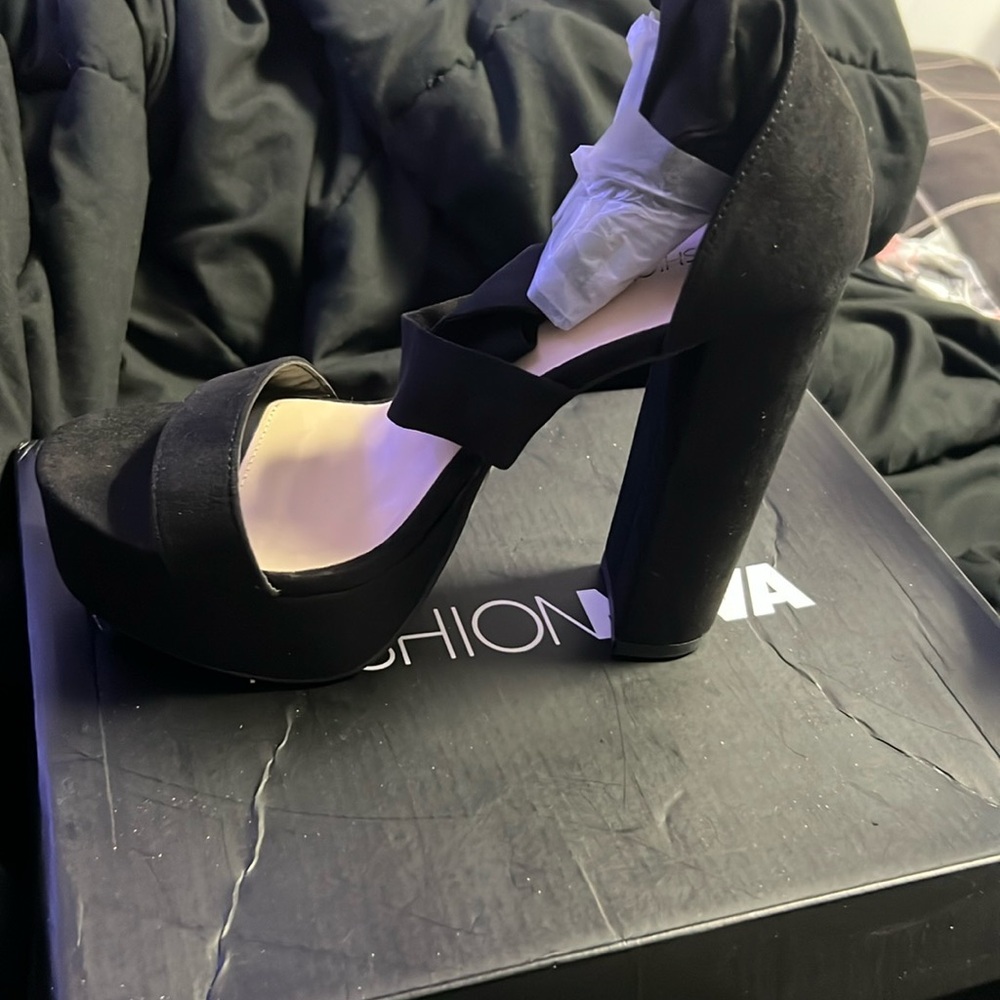 Fashion Nova Black Platform Shoes with Elevated Style